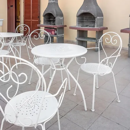 Stylish Le Fontane 2 Bedrapt T6 Sleeps 6 Apartment Villasimius