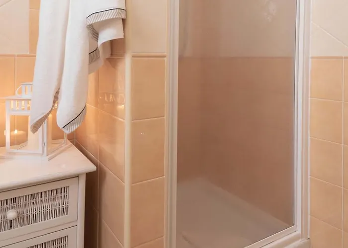 Stylish Le Fontane 2 Bedrapt T6 Sleeps 6 Appartement *